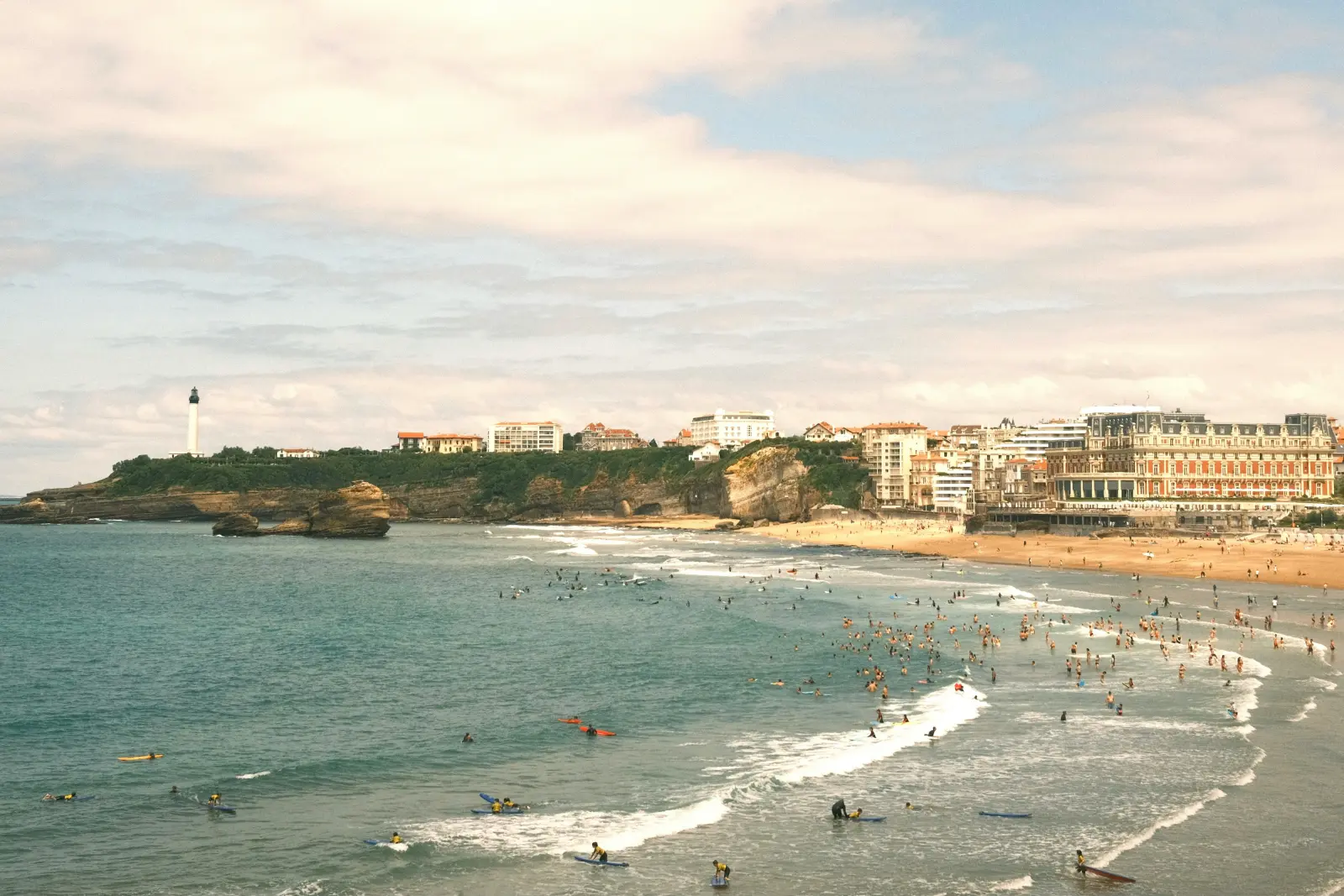 Vue de la Grande Plage de Biarritz et ses copropriétés en bord de mer — Gentil Syndic