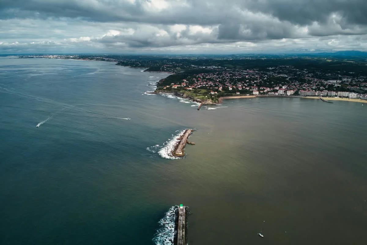 Vue de Ciboure et ses copropriétés face à la baie de Saint-Jean-de-Luz — Gentil Syndic
